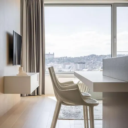 S Vyhladom Na Hrad Pozsony